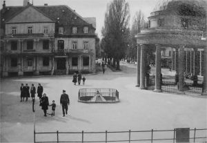 1933-Brunnenplatz-bearbeitet.jpg